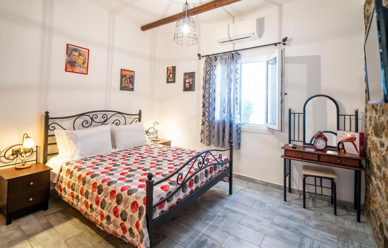 Flora'S Beach And Pool Villa In Syros Liaropa Екстер'єр фото
