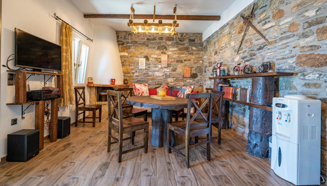 Flora'S Beach And Pool Villa In Syros Liaropa Екстер'єр фото
