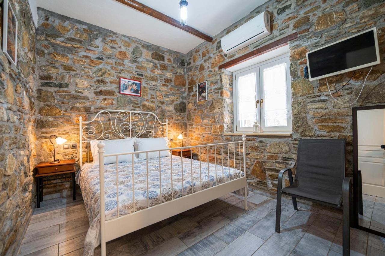 Flora'S Beach And Pool Villa In Syros Liaropa Екстер'єр фото