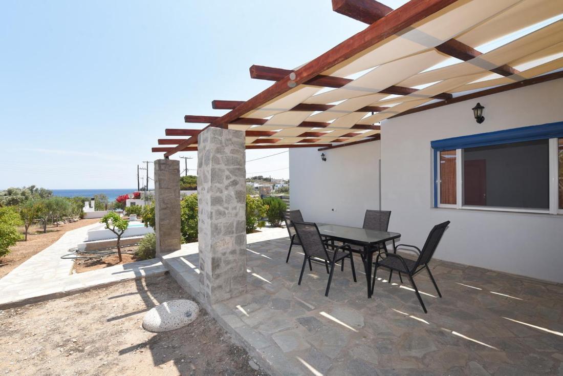 Flora'S Beach And Pool Villa In Syros Liaropa Екстер'єр фото