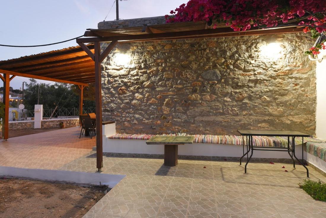 Flora'S Beach And Pool Villa In Syros Liaropa Екстер'єр фото