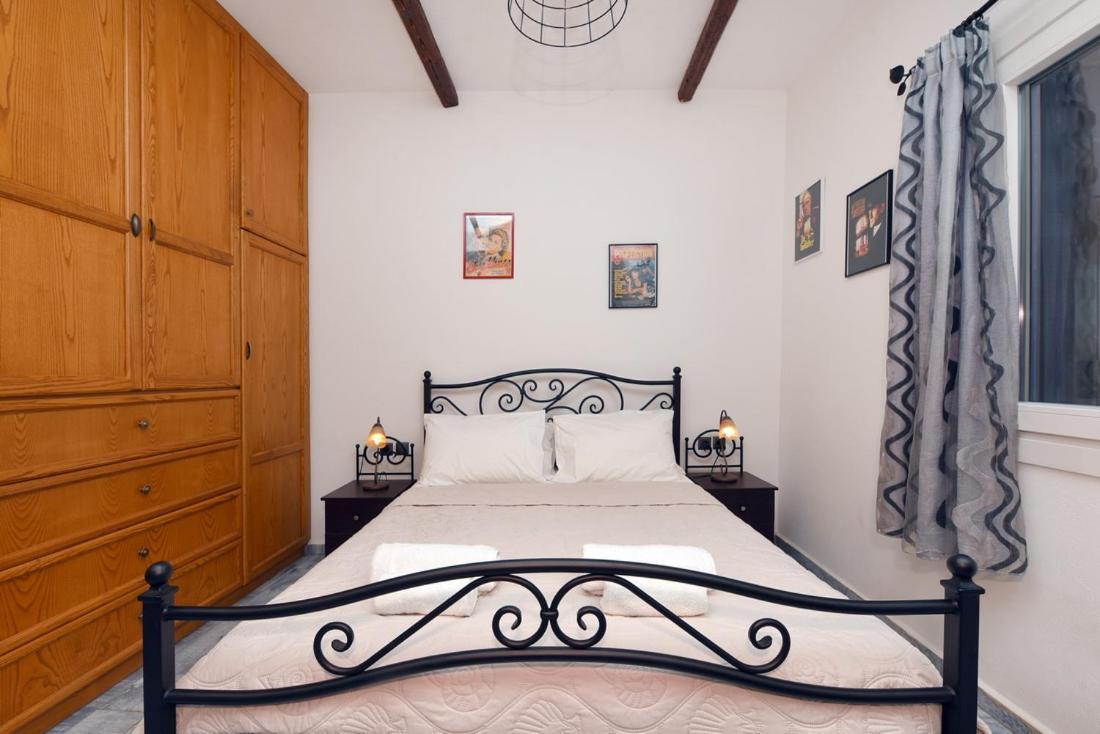 Flora'S Beach And Pool Villa In Syros Liaropa Екстер'єр фото