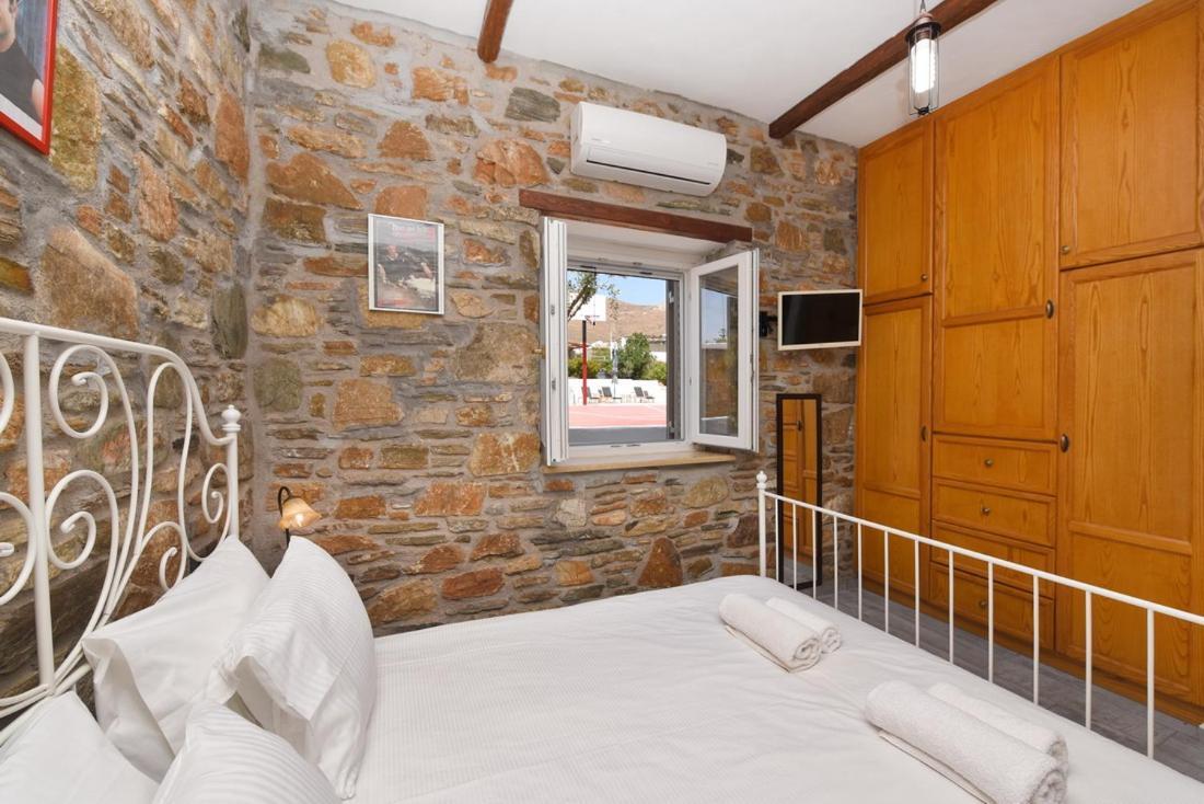 Flora'S Beach And Pool Villa In Syros Liaropa Екстер'єр фото