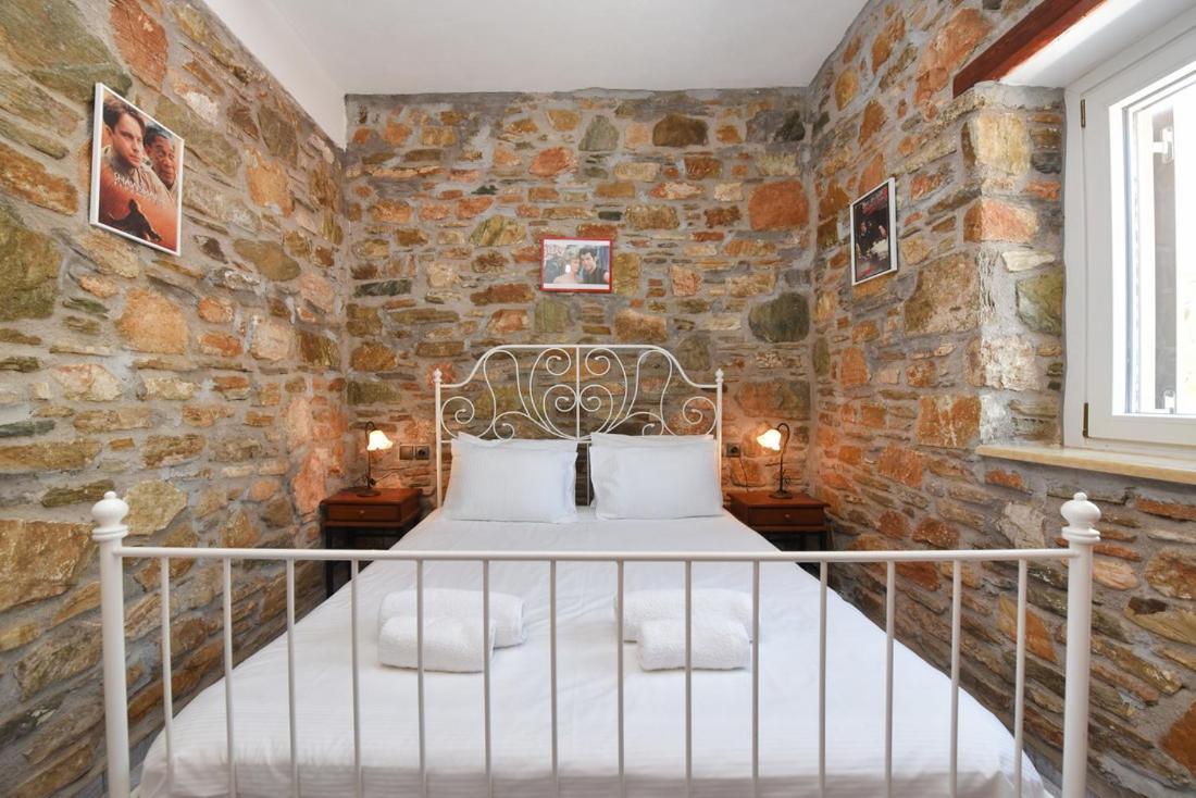 Flora'S Beach And Pool Villa In Syros Liaropa Екстер'єр фото