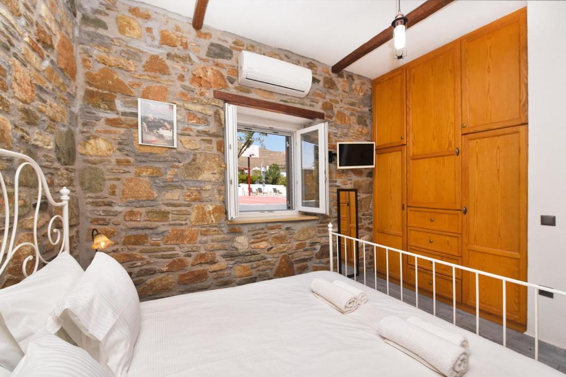 Flora'S Beach And Pool Villa In Syros Liaropa Екстер'єр фото