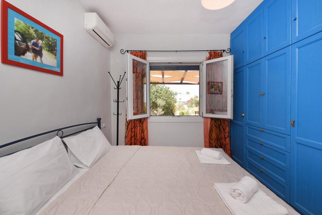 Flora'S Beach And Pool Villa In Syros Liaropa Екстер'єр фото