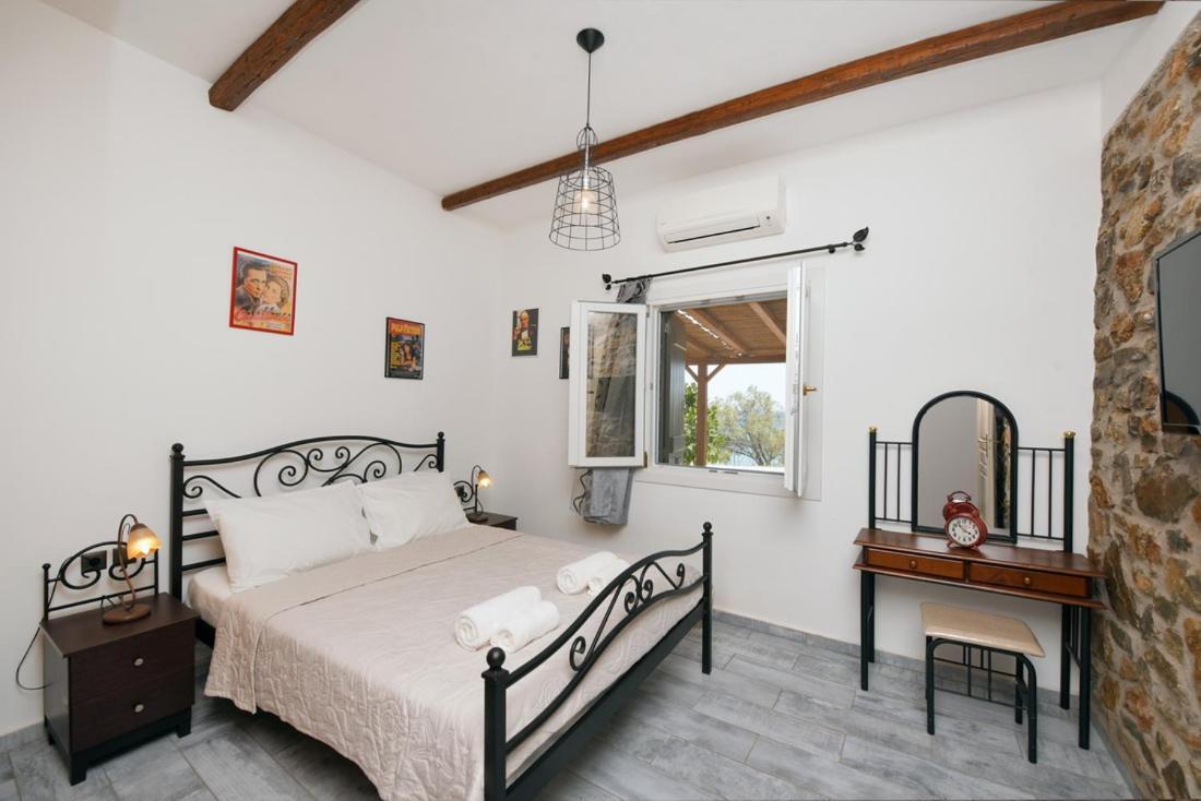 Flora'S Beach And Pool Villa In Syros Liaropa Екстер'єр фото