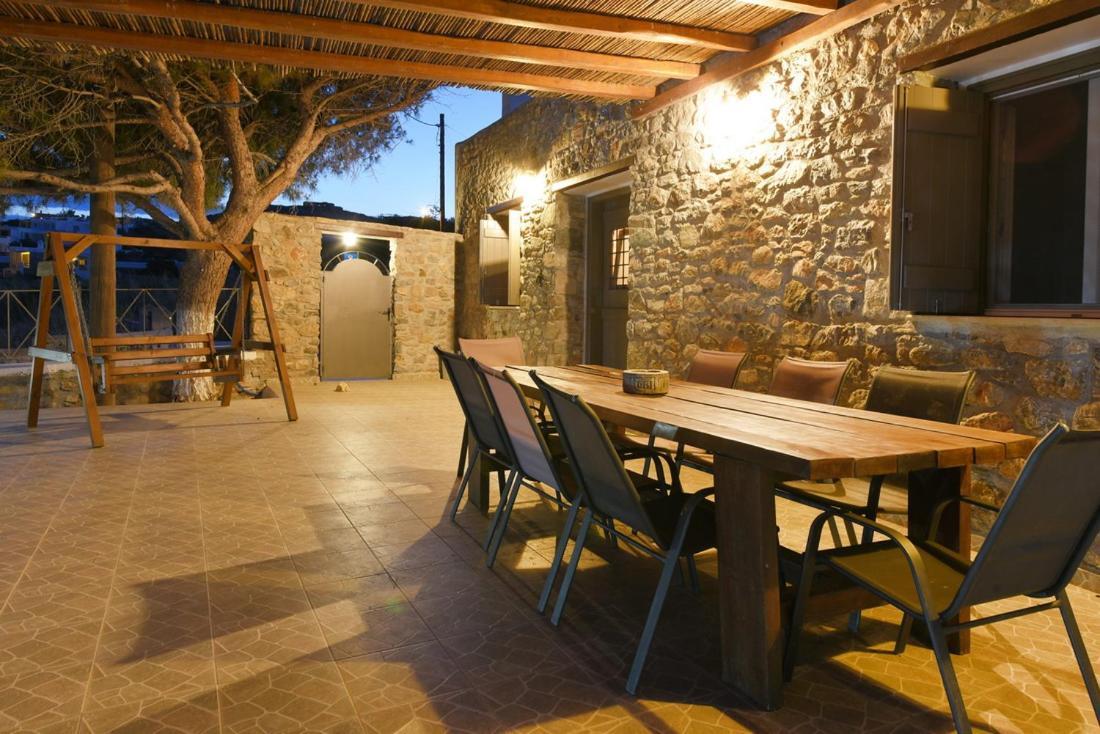 Flora'S Beach And Pool Villa In Syros Liaropa Екстер'єр фото