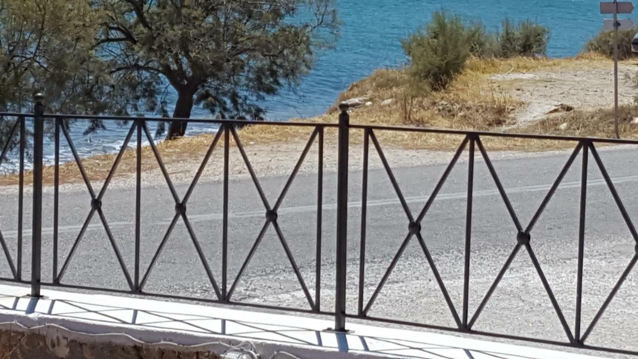 Flora'S Beach And Pool Villa In Syros Liaropa Екстер'єр фото