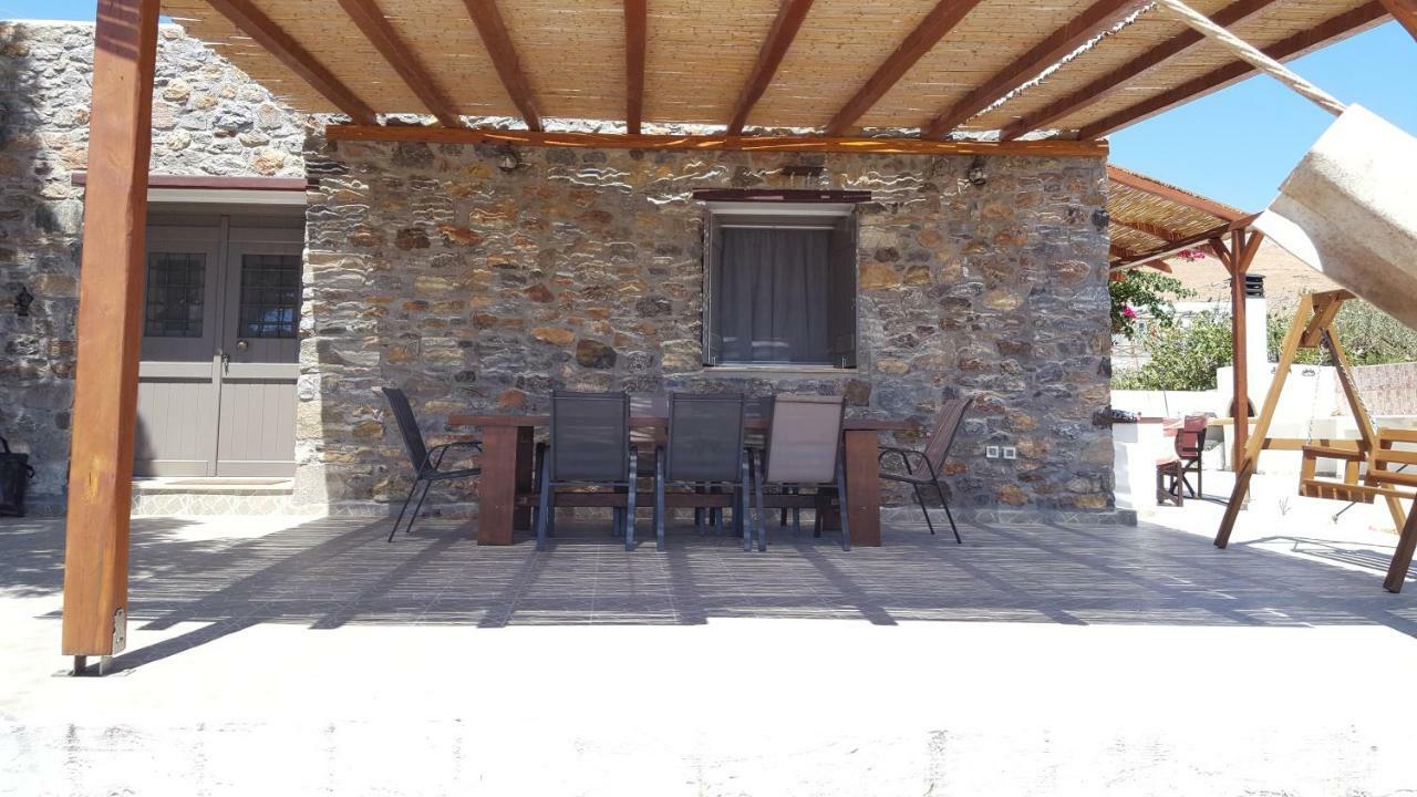 Flora'S Beach And Pool Villa In Syros Liaropa Екстер'єр фото